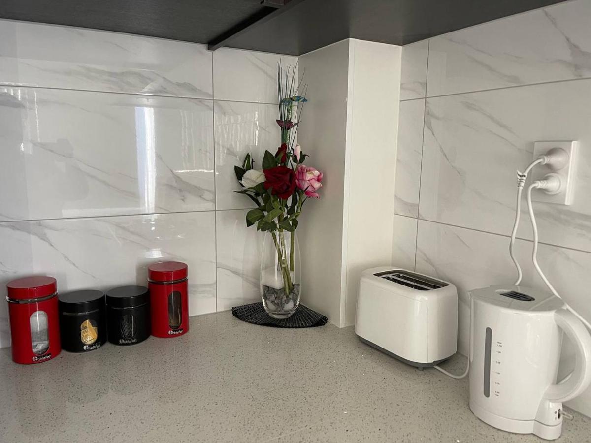 4 Bedroom Home Fully Furnished In Papakura, Auckland Exterior foto